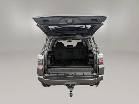 Used 2014 Toyota 4Runner SR5 AWD/4WD image 8