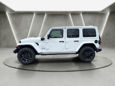 Used 2024 Jeep Wrangler Unlimited Sahara AWD/4WD image 4