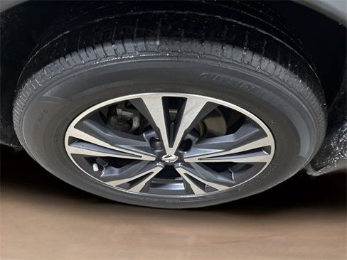 Used 2019 Nissan Rogue SV w/ Sun & Sound Touring Package image 10