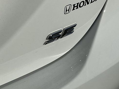 Used 2024 Toyota Camry SE image 6