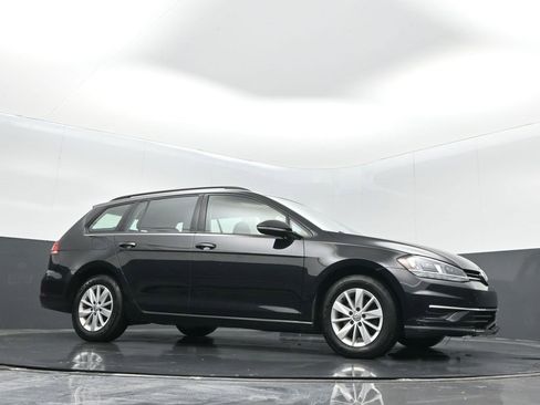 Used 2018 Volkswagen Golf S image 29