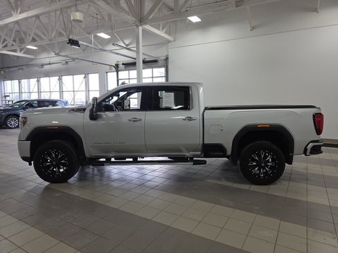 Used 2022 GMC Sierra 3500 Denali w/ Denali Ultimate Package image 2