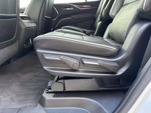 Used 2023 Cadillac Escalade Premium Luxury image 15