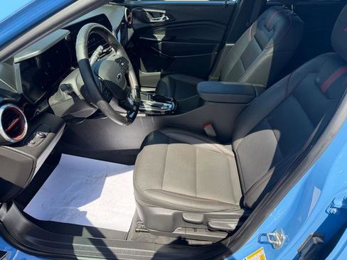 Used 2024 Chevrolet Trax RS w/ Sunroof Package FWD image 20