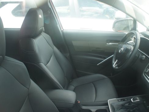 Used 2026 Toyota Corolla Cross XLE AWD/4WD image 5