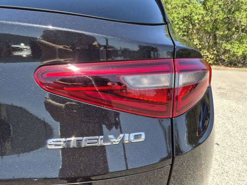 Used 2022 Alfa Romeo Stelvio Sprint RWD image 17