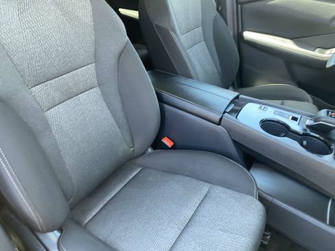 Used 2025 Nissan Rogue SV FWD image 15