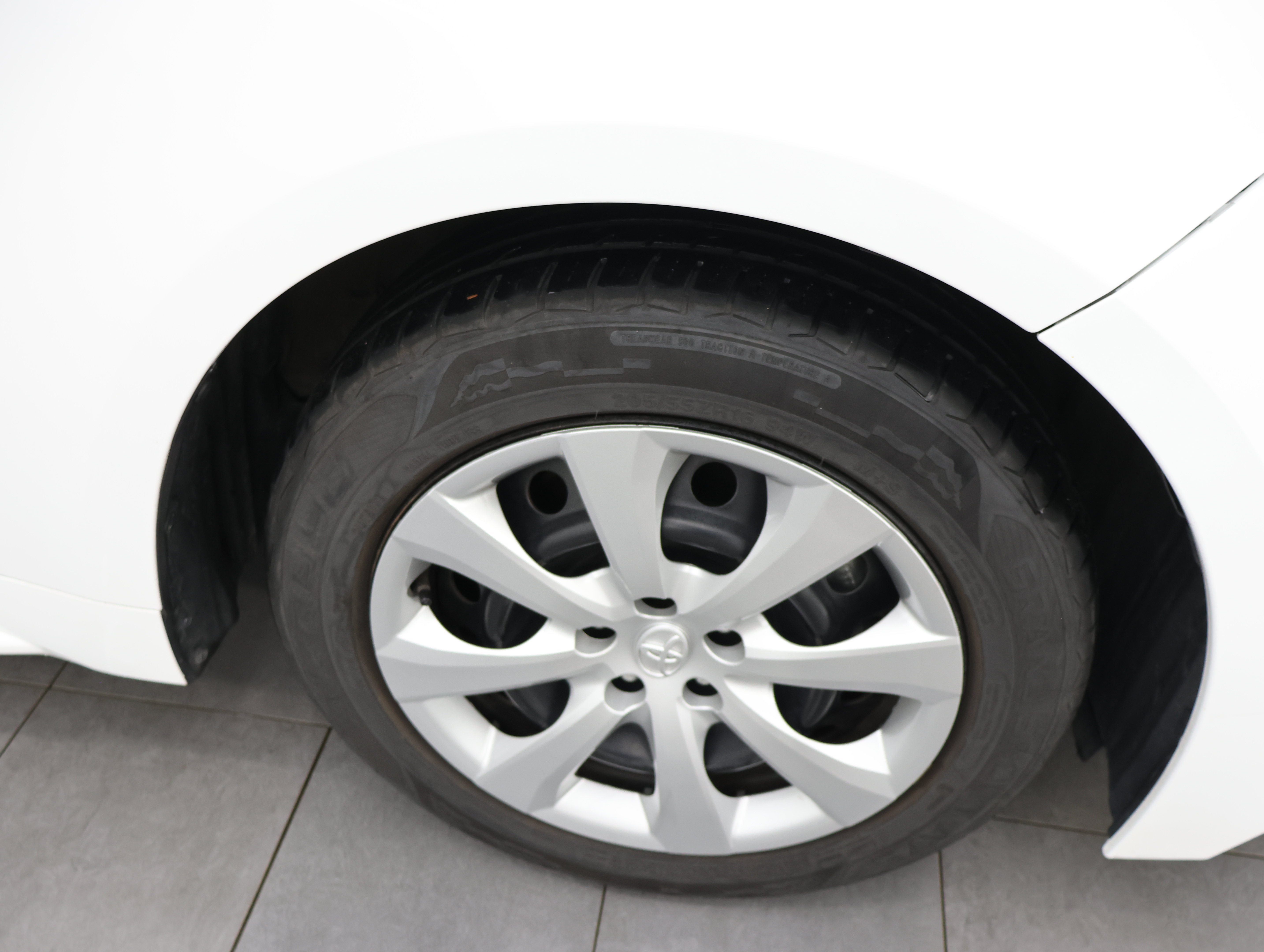 Used 2024 Toyota Corolla LE FWD image 3
