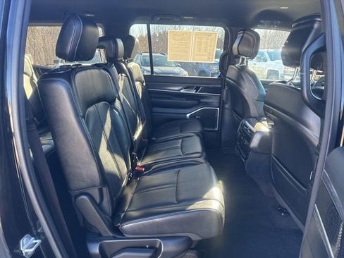 Used 2024 Jeep Wagoneer Series II w/ Flexible Seating Group image 33