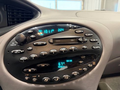 Used 1997 Ford Taurus SHO FWD image 23