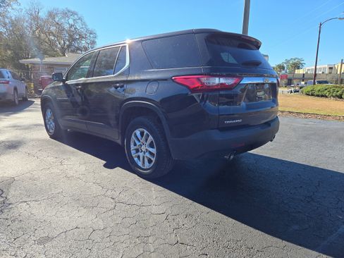 Used 2021 Chevrolet Traverse LS image 5