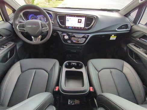 New 2026 Chrysler Voyager LX image 16