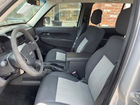 Used 2010 Jeep Liberty Sport AWD/4WD image 8