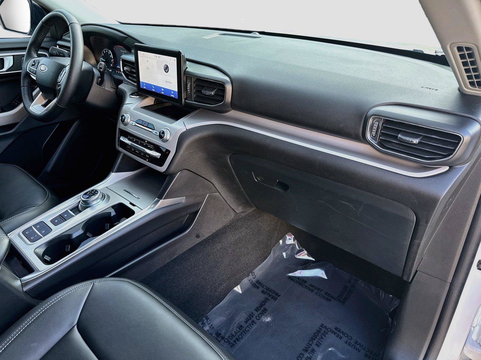 Used 2024 Ford Explorer XLT w/ Equipment Group 202A RWD image 31