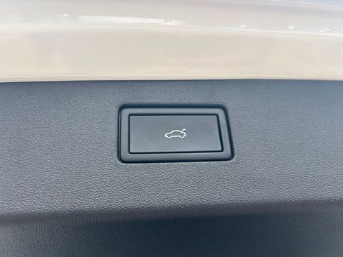 New 2026 Volkswagen Tiguan SE image 44