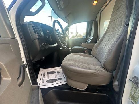 Used 2017 GMC Savana 3500 image 16