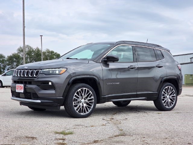 Certified 2023 Jeep Compass Limited w/ Elite Group AWD/4WD image 3