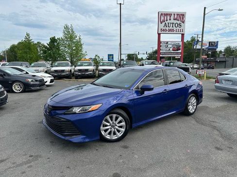 Used 2018 Toyota Camry LE FWD image 1