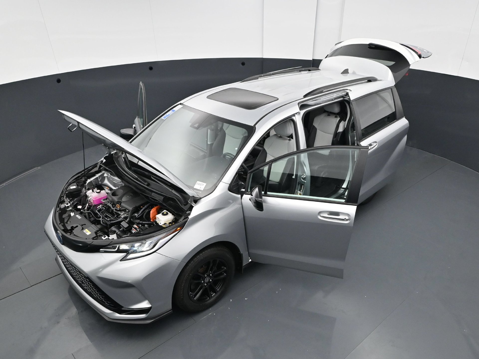 Used 2025 Toyota Sienna XSE AWD/4WD image 41
