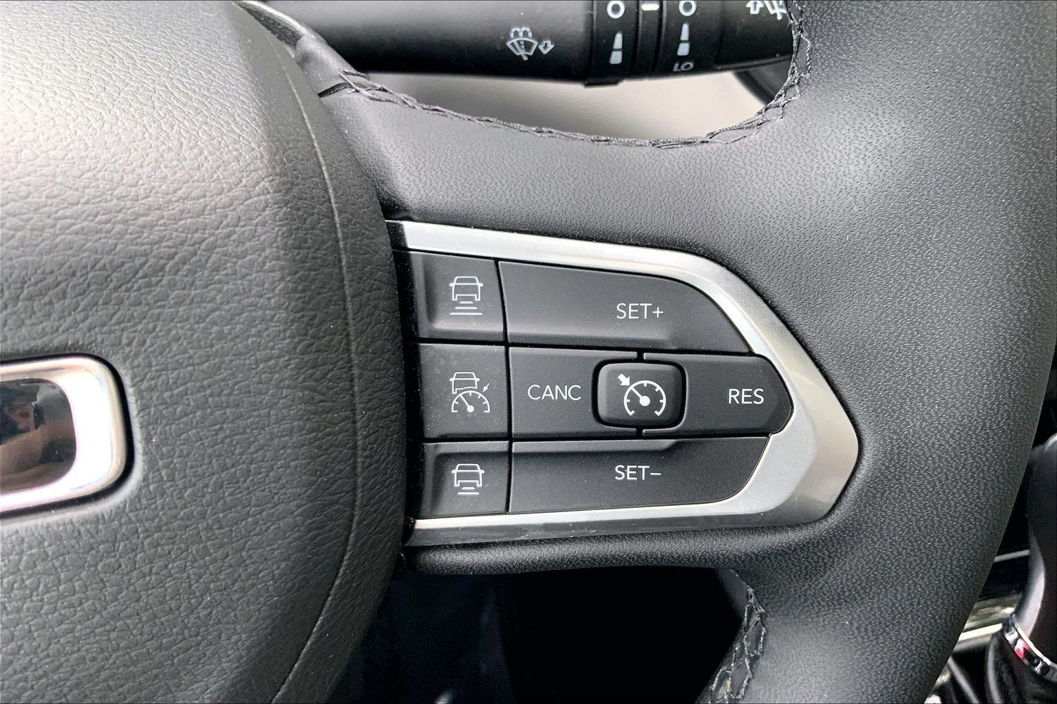 Used 2025 Jeep Compass Limited w/ Sun & Sound Group AWD/4WD image 21