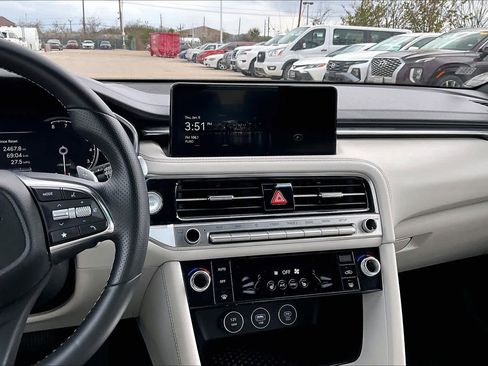 Used 2025 Genesis G70 2.5T image 6
