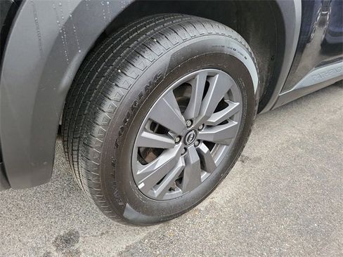 Used 2025 Nissan Pathfinder SV image 7