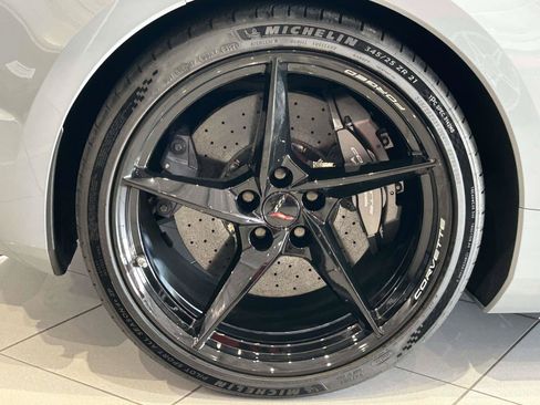 Used 2025 Chevrolet Corvette E-Ray w/ Stealth Interior Trim Package AWD/4WD image 9