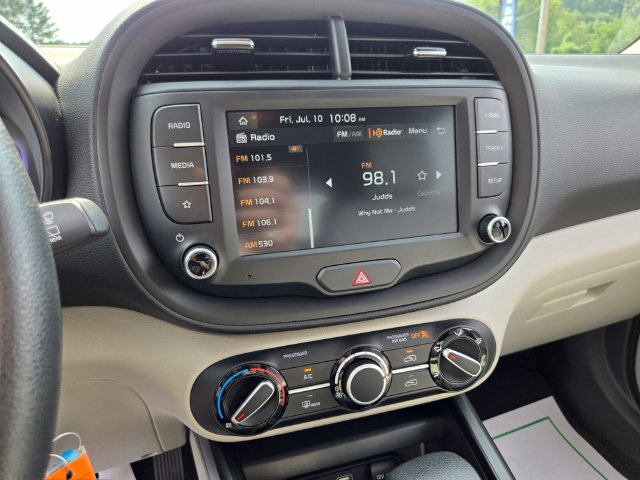 Used 2025 Kia Soul LX w/ LX Technology Package FWD image 26