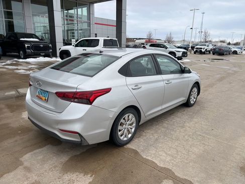 Used 2018 Hyundai Accent SE image 3