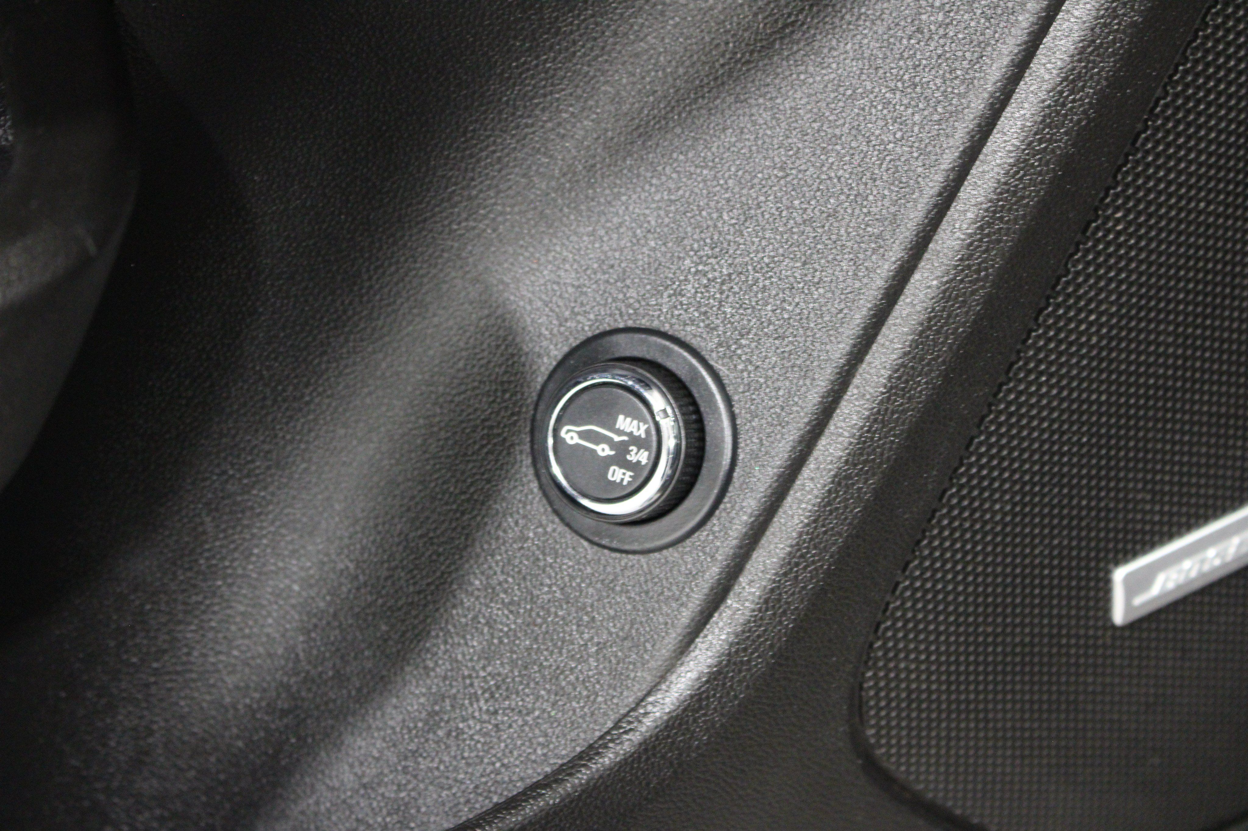 Used 2023 Chevrolet Blazer LT w/ Sound & Technology Package FWD image 9