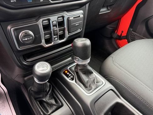 Used 2023 Jeep Wrangler Unlimited w/ Cold Weather Group AWD/4WD image 24