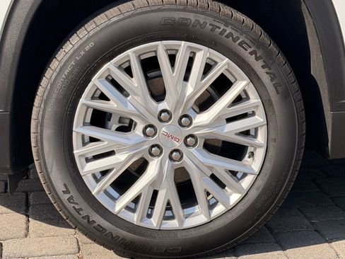Used 2025 GMC Acadia Elevation w/ Elevation Premium Package FWD image 13