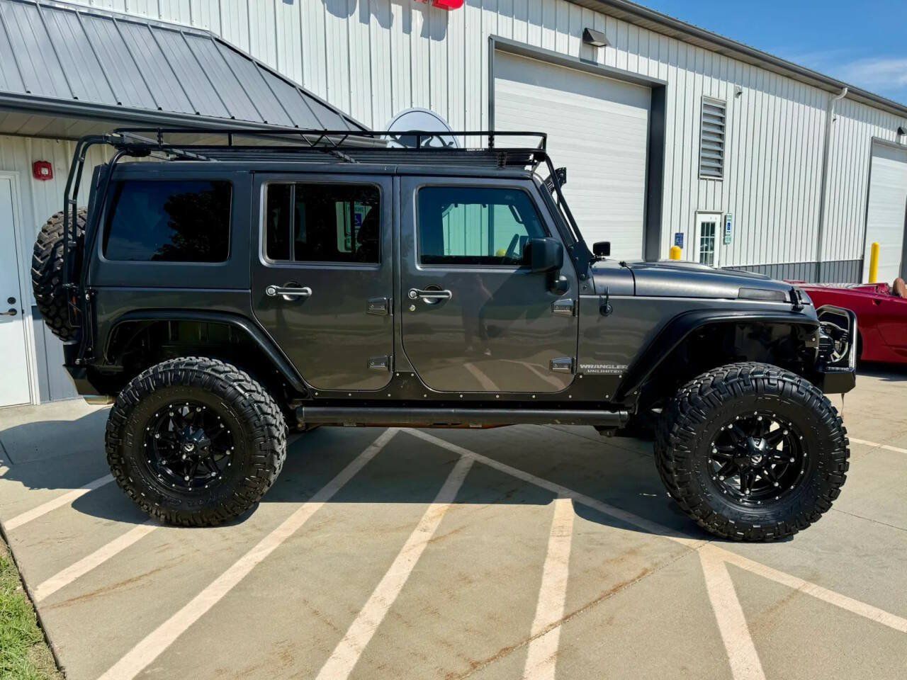 Used 2017 Jeep Wrangler Unlimited Rubicon w/ Connectivity Group AWD/4WD image 9