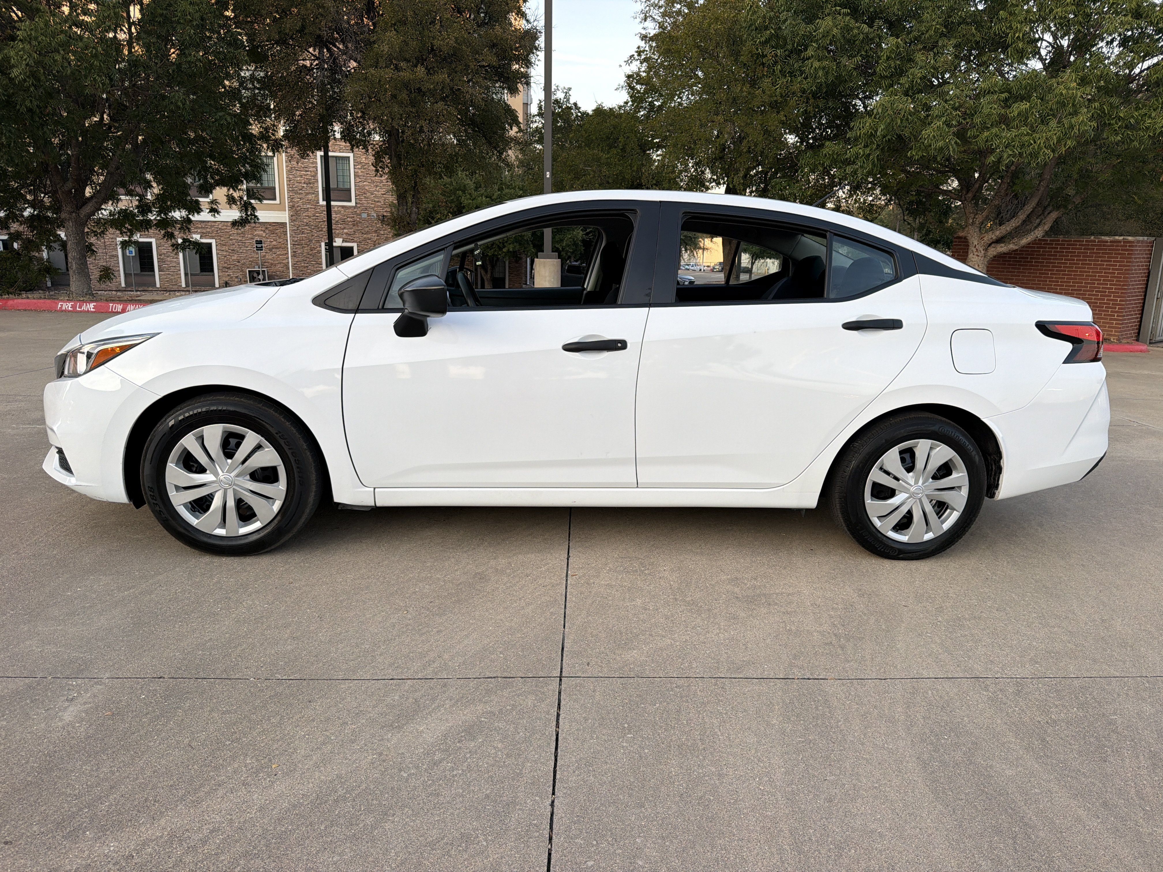 Used 2021 Nissan Versa S FWD image 4