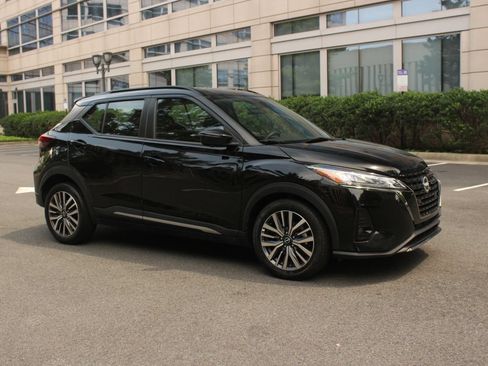 Used 2024 Nissan Kicks SR FWD image 2