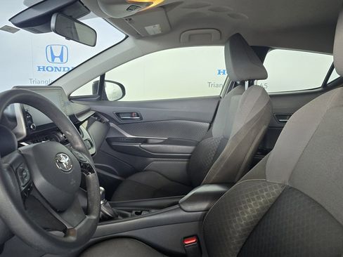 Used 2022 Toyota C-HR XLE image 9
