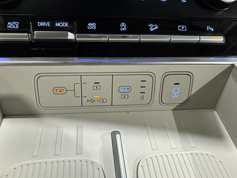 Used 2025 Hyundai Santa Fe Limited AWD/4WD image 32