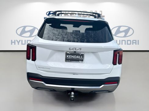 Used 2024 Kia Sorento S w/ Panoramic Sunroof Package FWD image 5