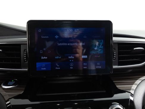 Used 2021 Ford Explorer Limited w/ Equipment Group 301A AWD/4WD image 36