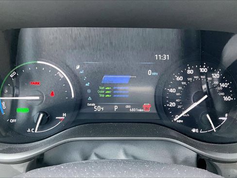 Used 2025 Toyota Sienna XLE w/ XLE Plus Package image 19