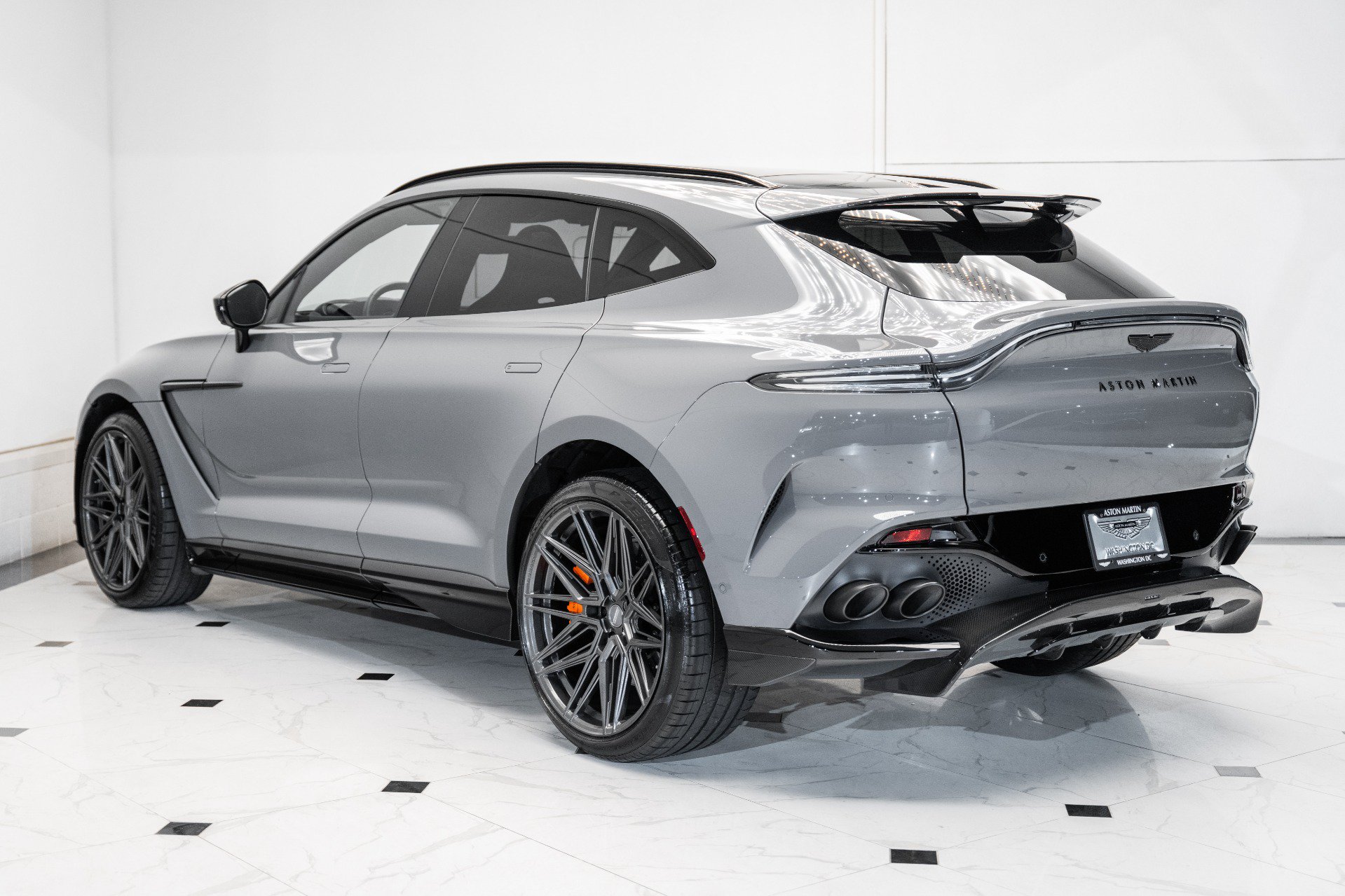 Used 2023 Aston Martin DBX 707 AWD/4WD image 2