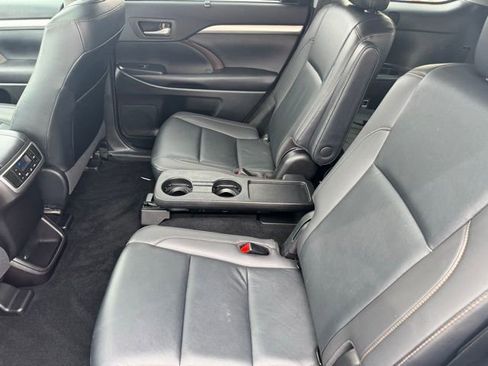 Certified 2019 Toyota Highlander XLE image 8