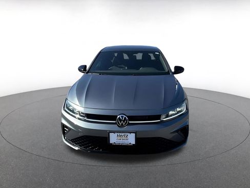 Used 2025 Volkswagen Jetta Sport image 4