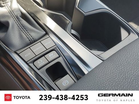 New 2025 Toyota Camry SE w/ Convenience Package FWD image 31