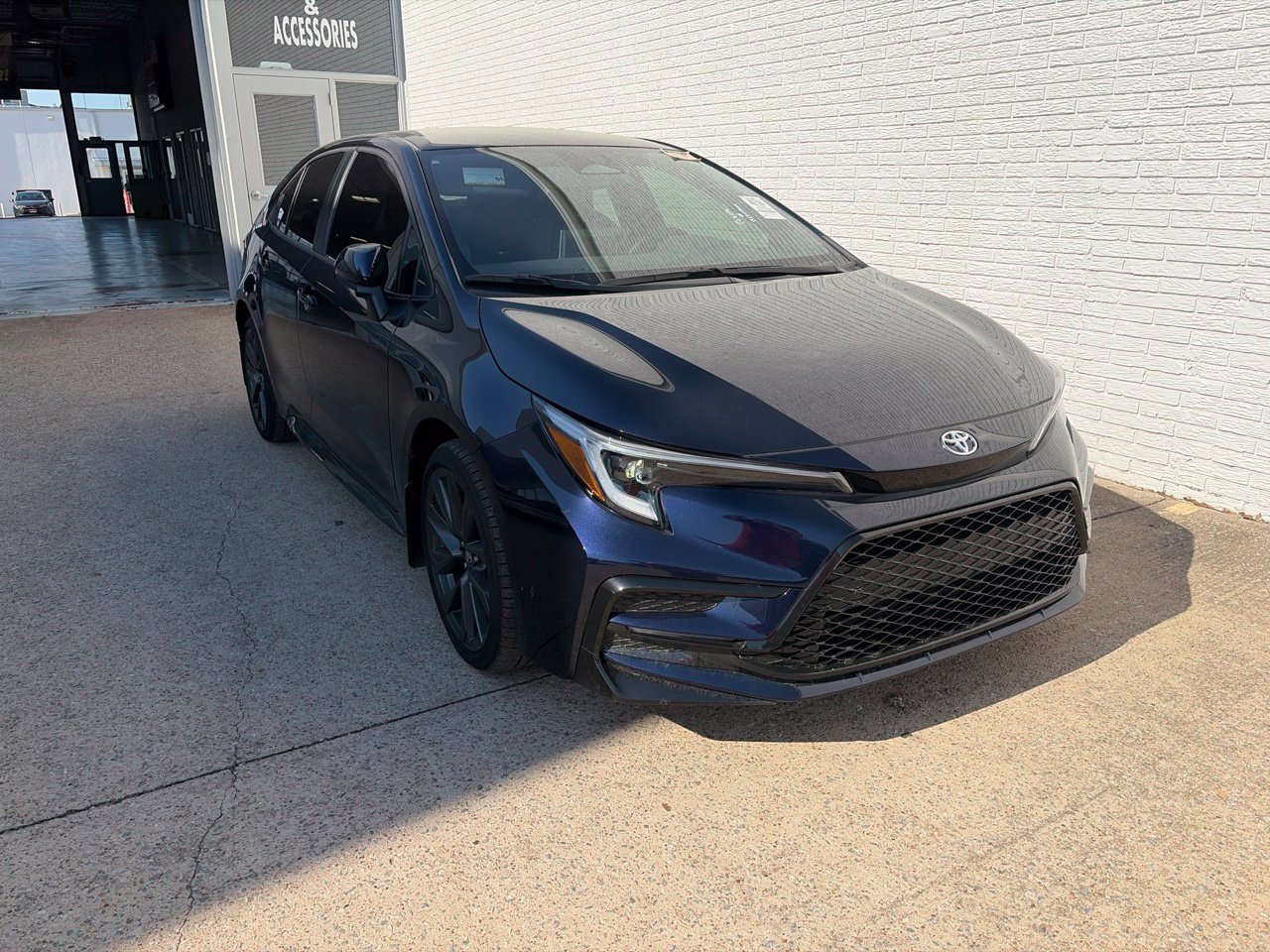 Used 2025 Toyota Corolla SE FWD image 1