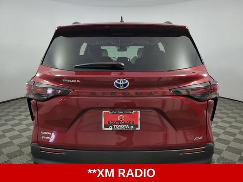 Used 2025 Toyota Sienna XLE w/ XLE Plus Package image 7