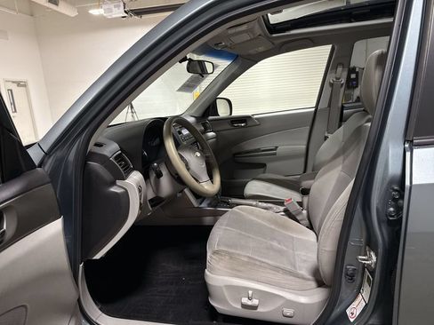 Used 2013 Subaru Forester 2.5X Premium w/ Popular Pkg 3 AWD/4WD image 19