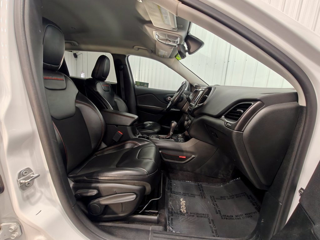 Used 2019 Jeep Cherokee Trailhawk AWD/4WD image 22