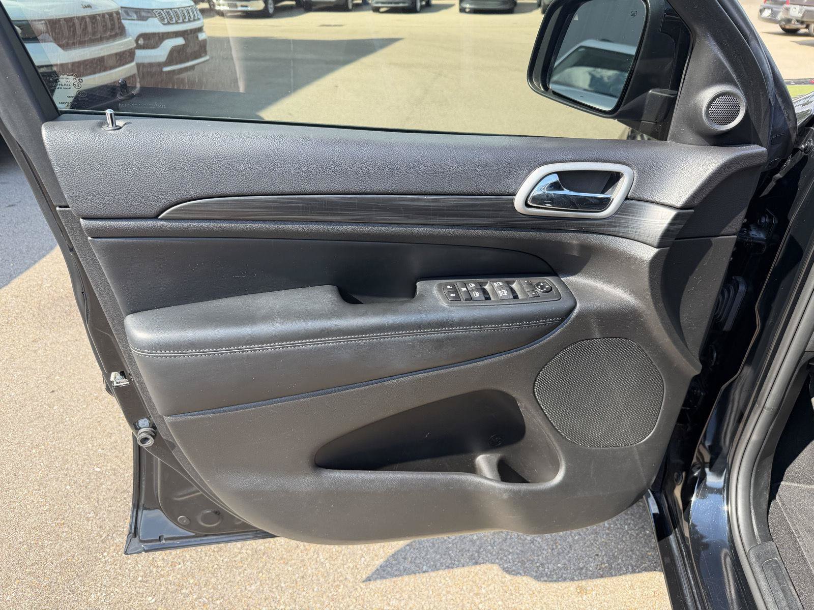 Used 2020 Jeep Grand Cherokee Altitude RWD image 17