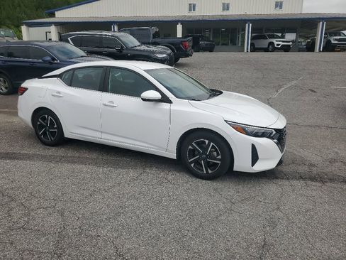 Used 2024 Nissan Sentra SV FWD image 5